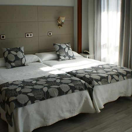 Hotel Los Naranjos Caces Стая снимка