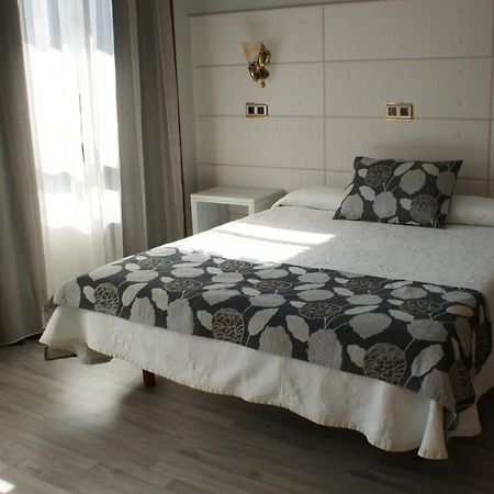 Hotel Los Naranjos Caces Стая снимка