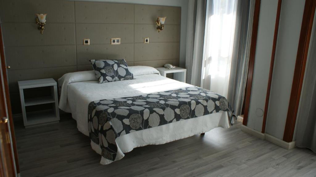 Hotel Los Naranjos Caces Стая снимка