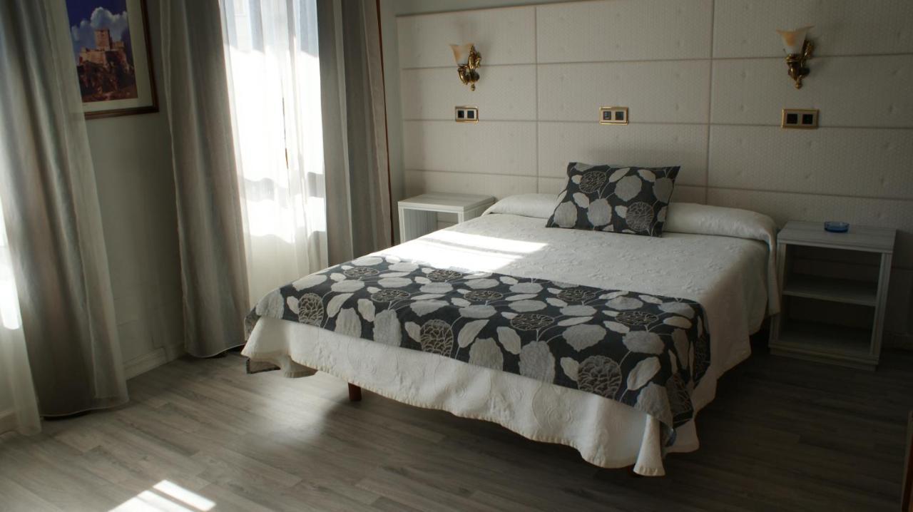 Hotel Los Naranjos Caces Стая снимка